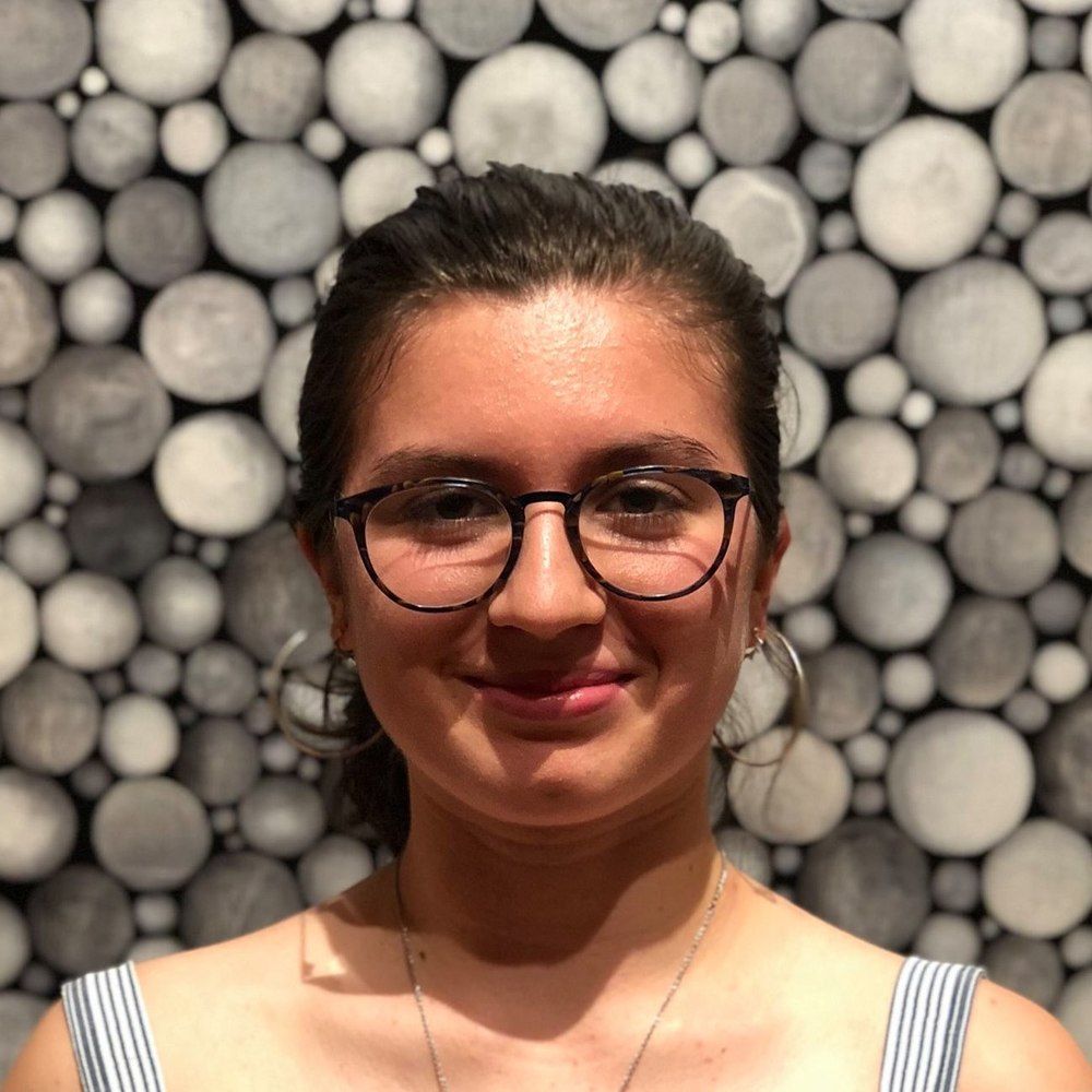 Meet your Posher, Maya